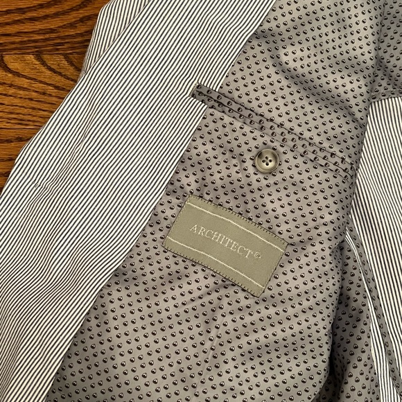 Light blazer great for warm weather - Picture 3 of 4